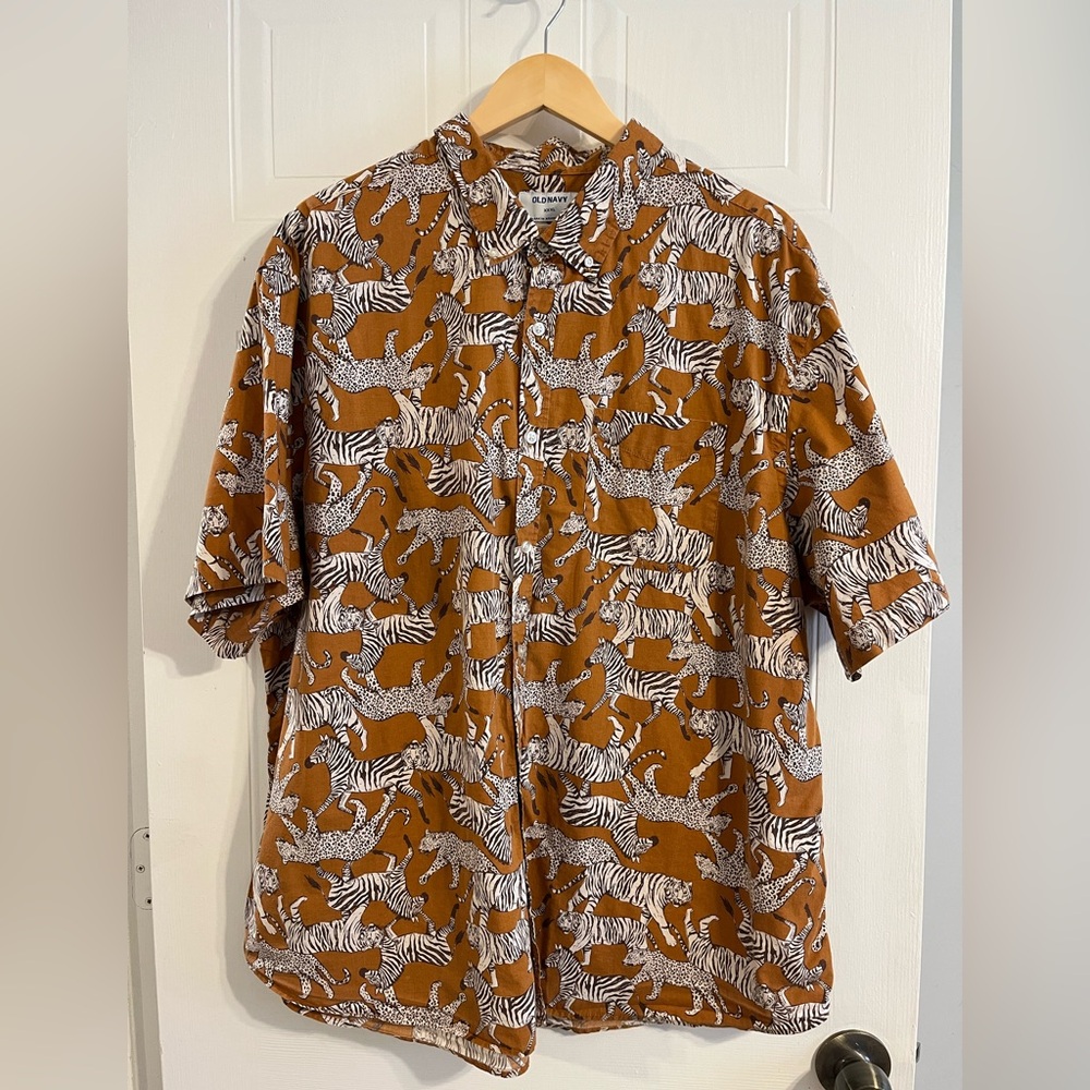 ANIMAL PRINT BUTTON DOWN SHIRT - SIZE XXXL